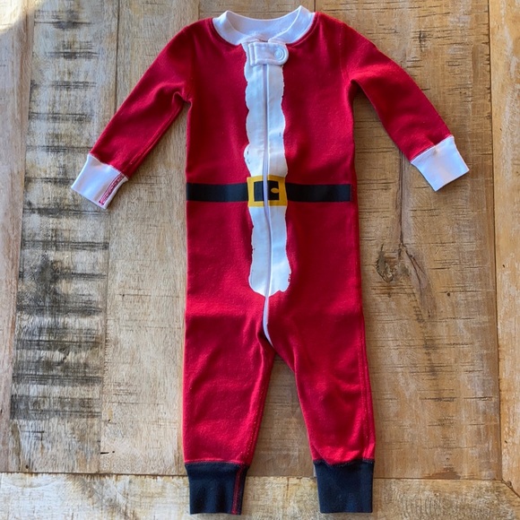 Hanna Andersson Other - Hanna Andersson Santa pajamas 70(6-12m)